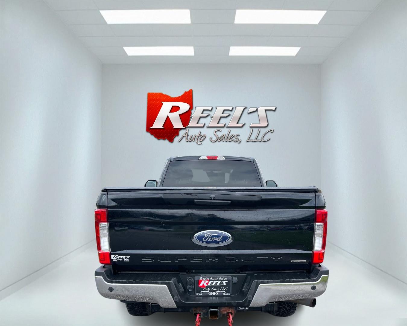 2017 Black /Gray Ford F-250 SD XLT Reg Cab 4WD (1FTBF2B69HE) with an 6.2L V8 OHV 16V FFV engine, 6-Speed Automatic transmission, located at 11115 Chardon Rd. , Chardon, OH, 44024, (440) 214-9705, 41.580246, -81.241943 - This 2017 Ford F-250 XLT Reg Cab is a capable heavy-duty truck equipped with a powerful 6.2L V8 engine, paired with a 6-speed automatic transmission and 3.73 gearing. It features daytime running lights, dusk-sensing headlights, a backup camera, backup sensors, and a snow plow package. This truck boa - Photo#8